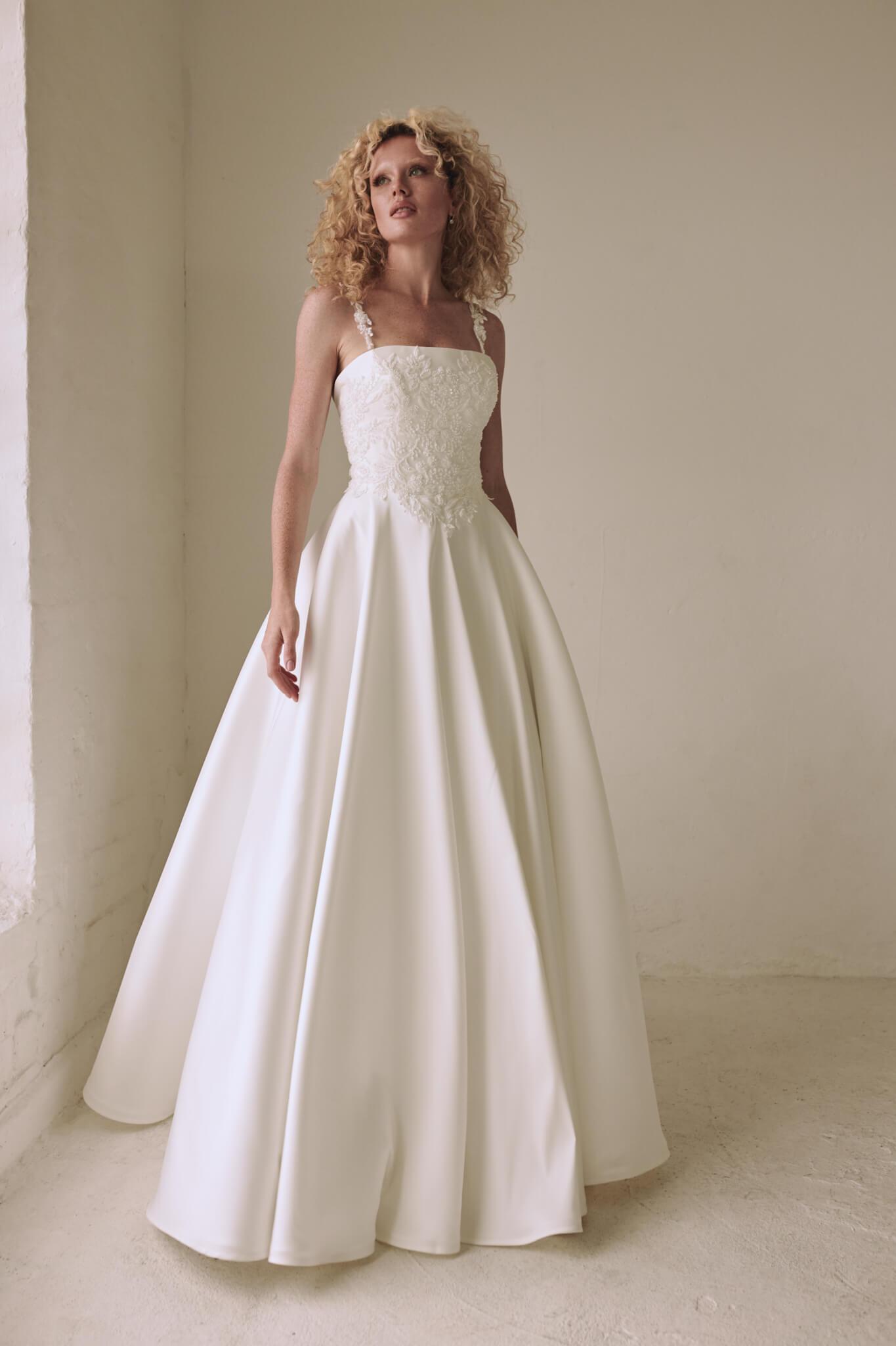 Chantilly wedding dress, model 9180