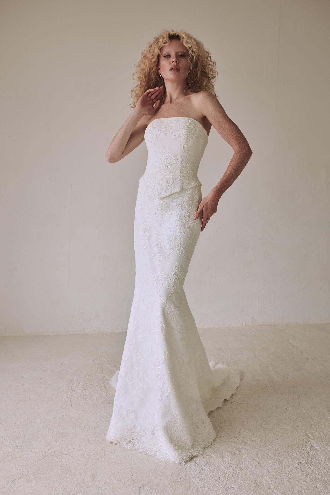 Chantilly wedding dress, model 9300