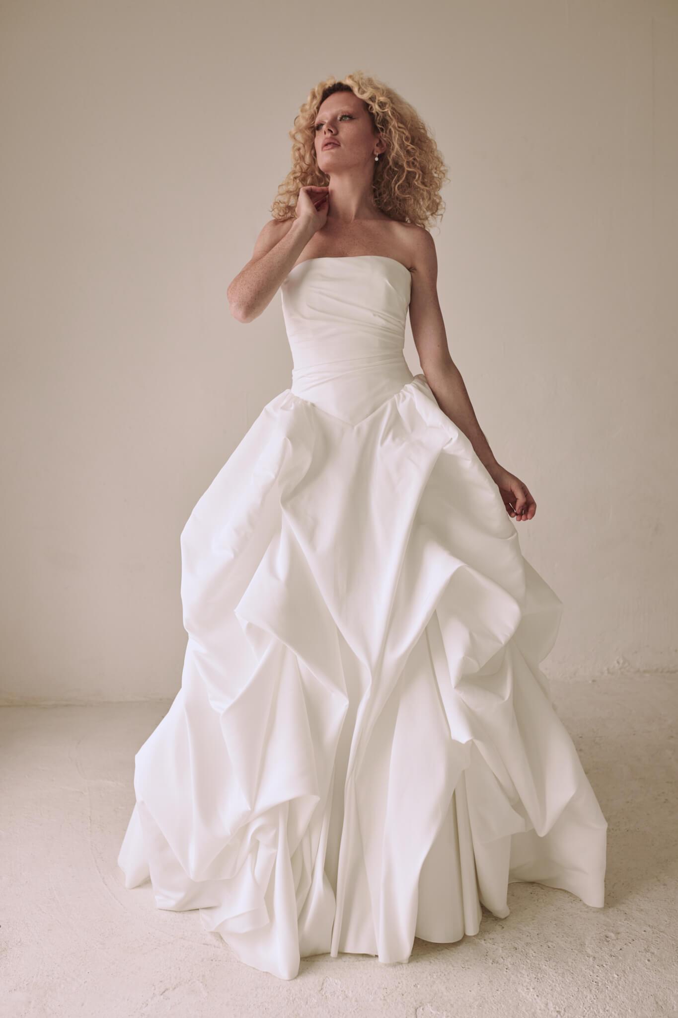 Chantilly wedding dress, model 9340